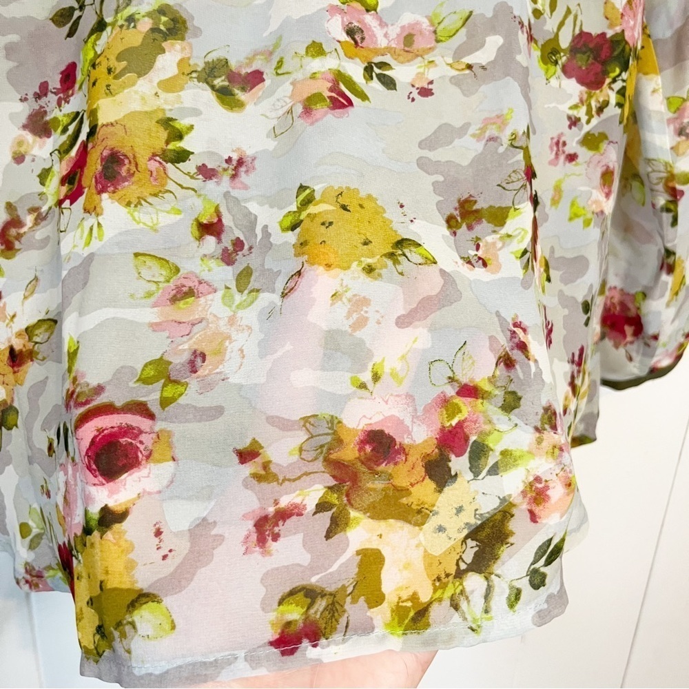 Hannah Sheer Camo Floral Blouse. Size Small. - Picture 9 of 10